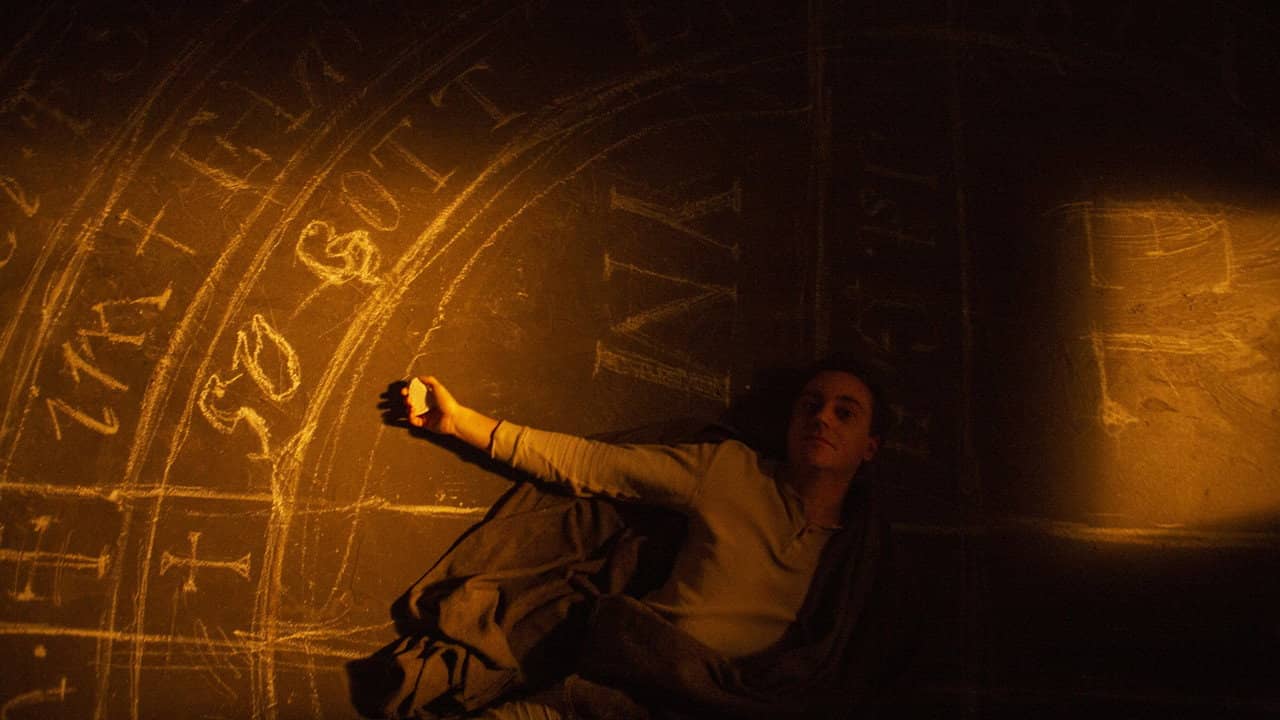 Arvéd backdrop