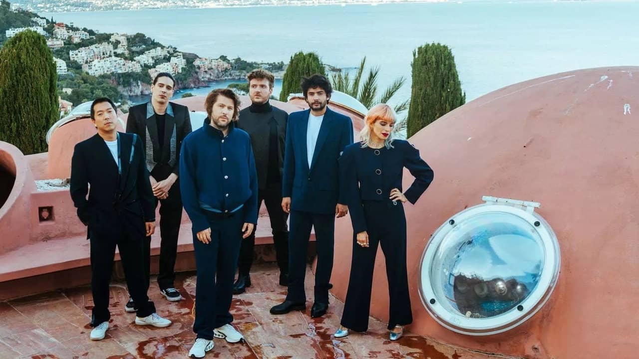 L'Impératrice Live at the Palais Bulles backdrop