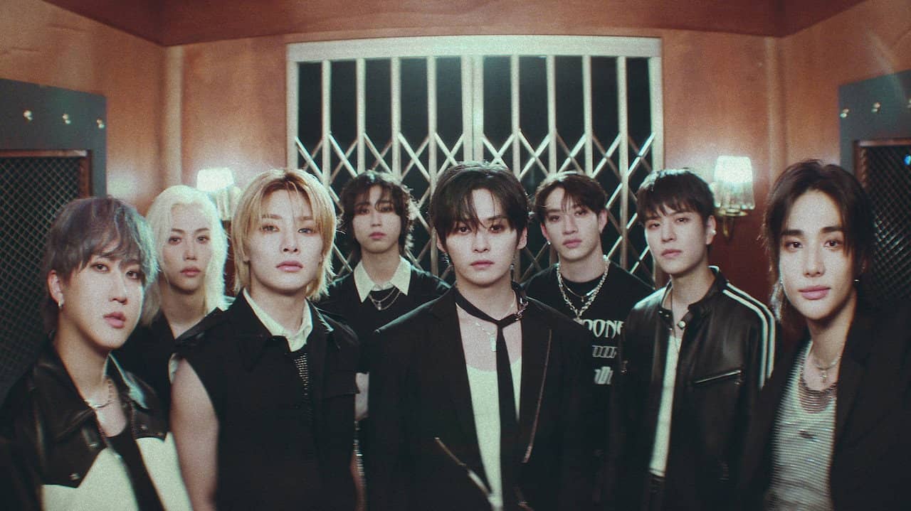SKZ-TALKER backdrop