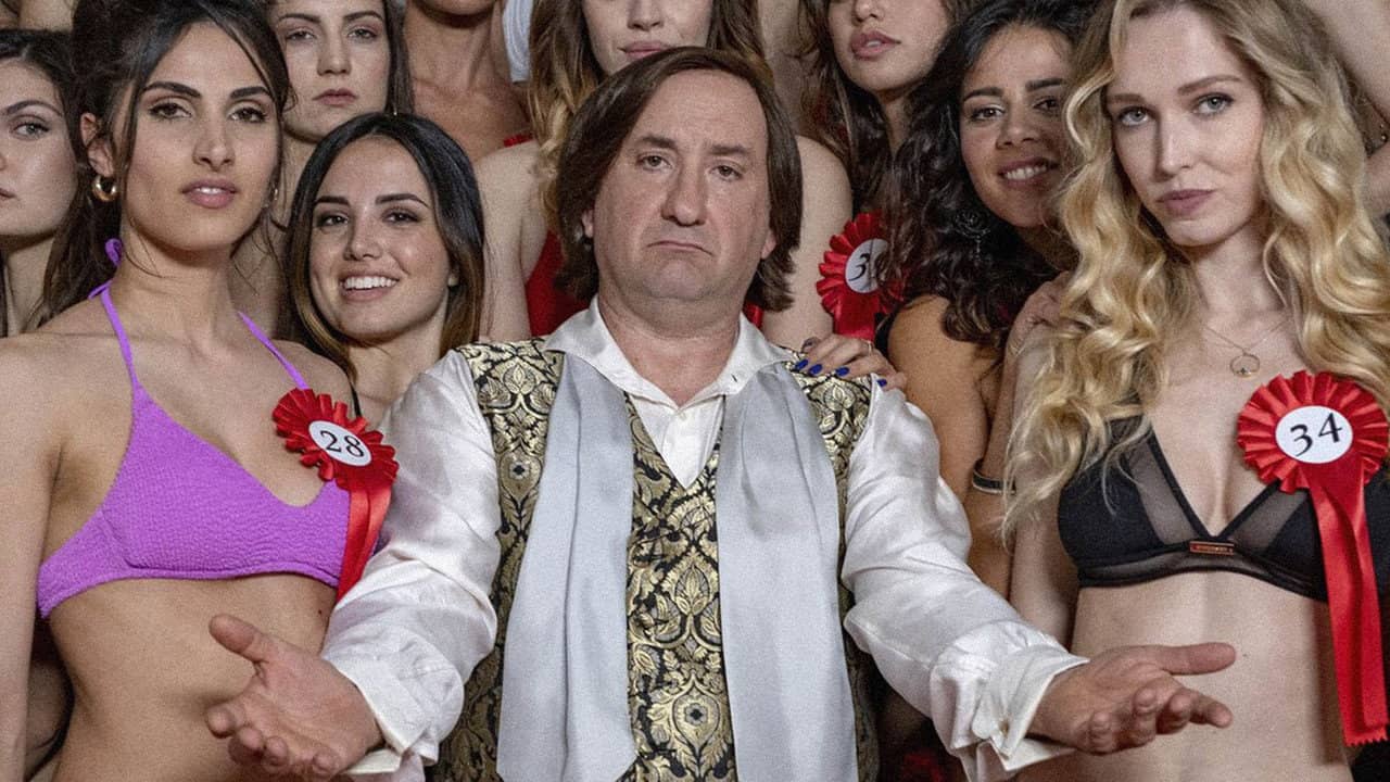 Cetto c'è, senzadubbiamente backdrop