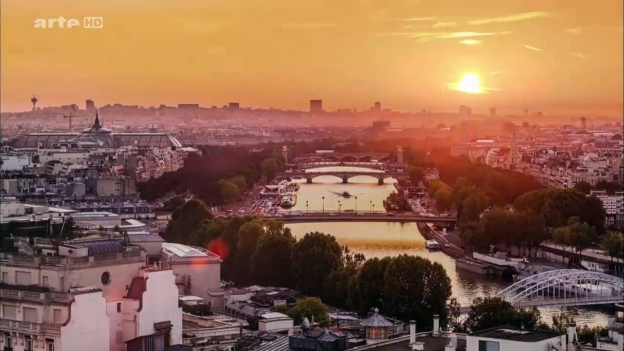 Neighborhood stories: Paris-Berlin backdrop