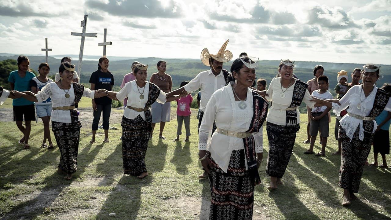 Women from Rote Island backdrop
