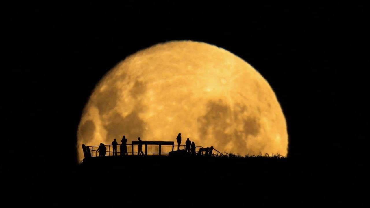 Wonders of the Moon backdrop