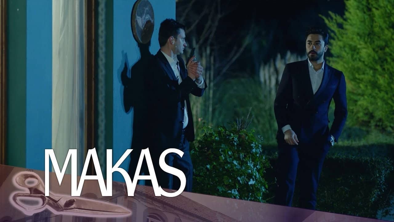 Makas backdrop