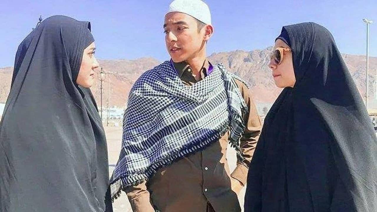 Dua Surga Dalam Cintaku backdrop