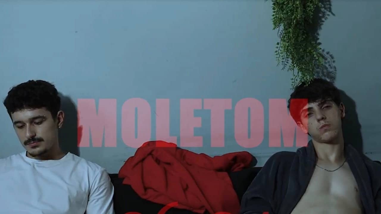 MOLETOM backdrop