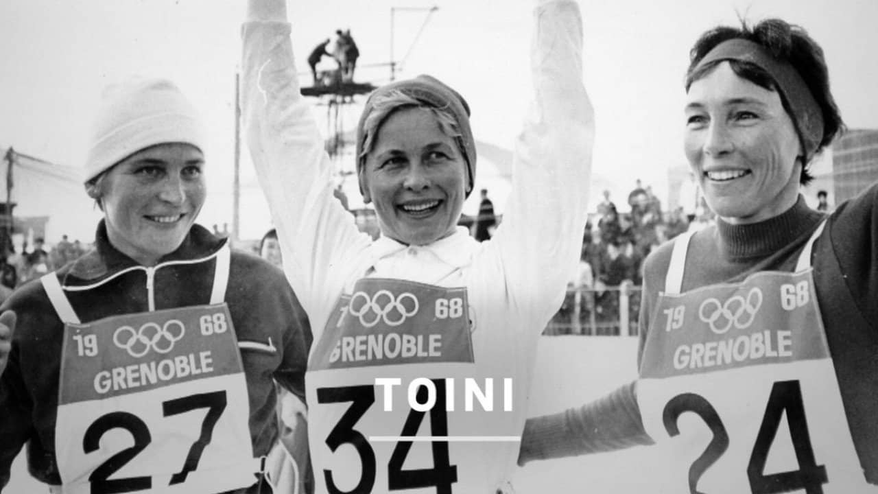 Anne, Lis and Sanne backdrop