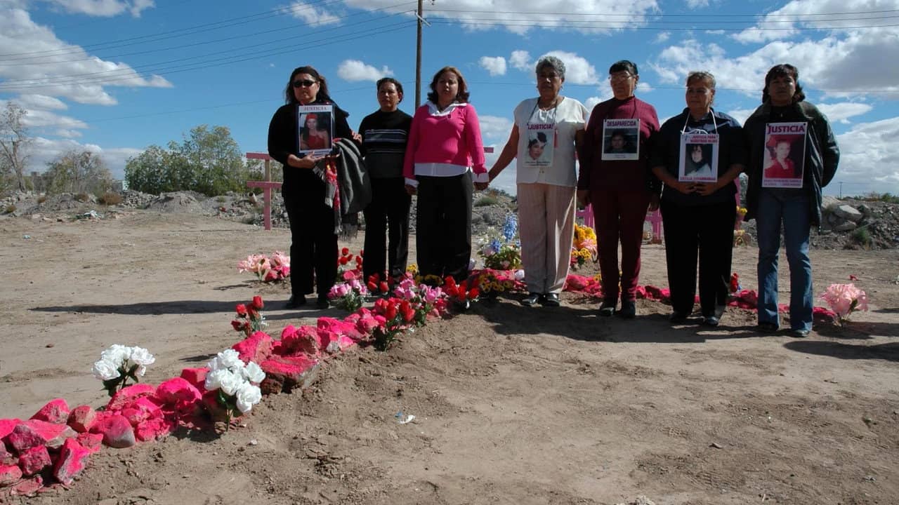 Bajo Juárez: The City Devouring Its Daughters backdrop