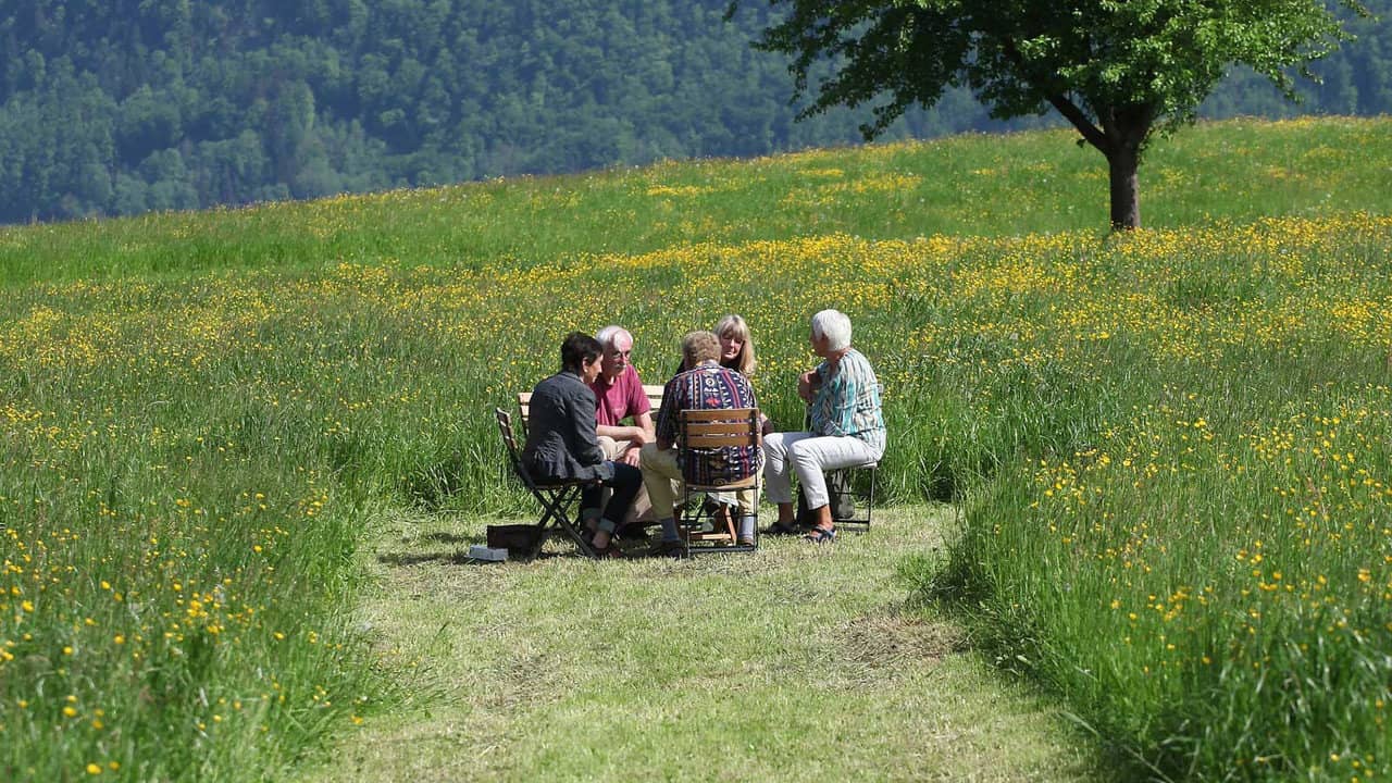 Falten - Eine Auseinandersetzung mit dem Älterwerden backdrop
