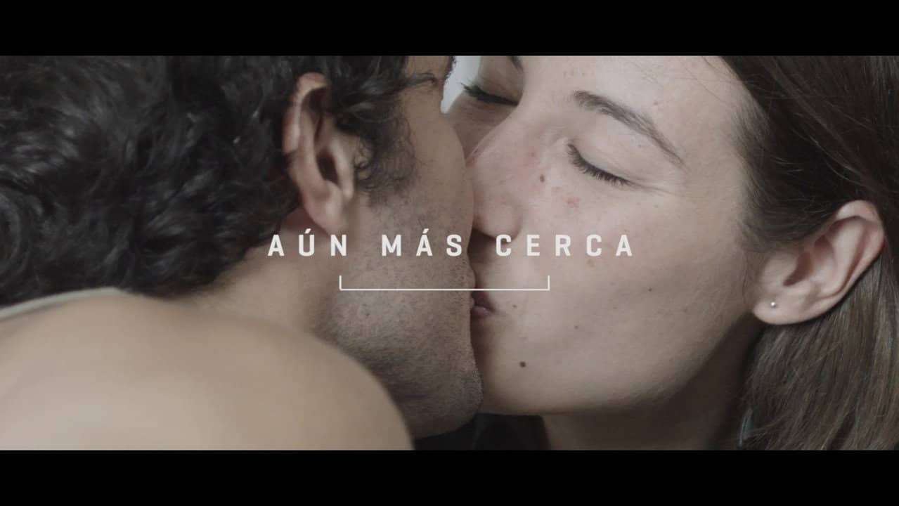 Aún Más Cerca backdrop