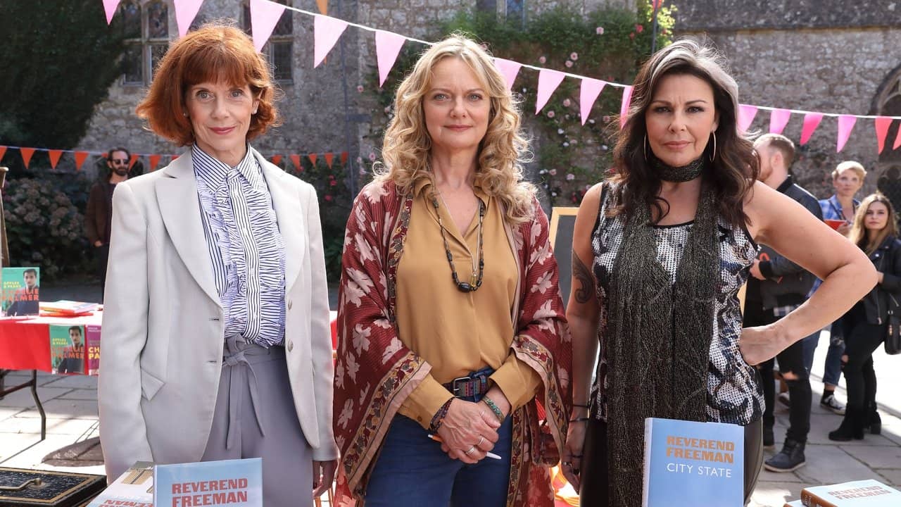 Queens of Mystery backdrop