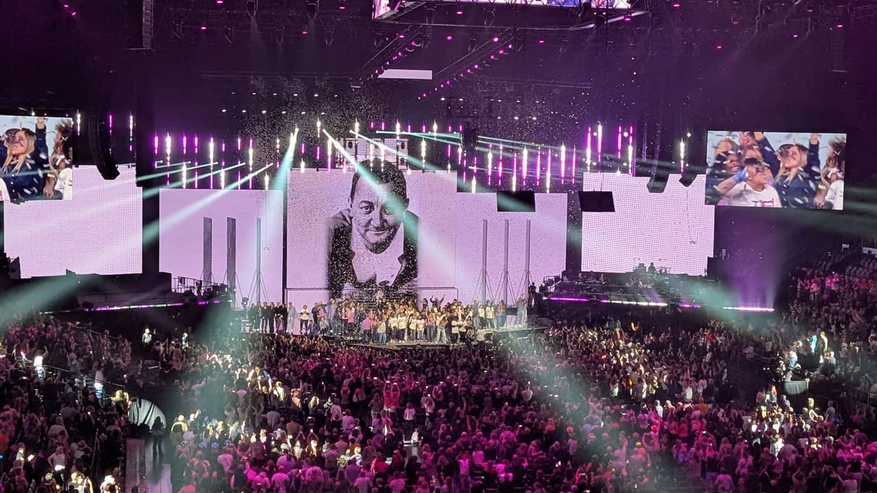 Les Enfoirés 2026 - La Ballade des Enfoirés backdrop