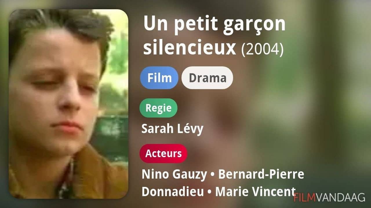 Un petit garçon silencieux backdrop