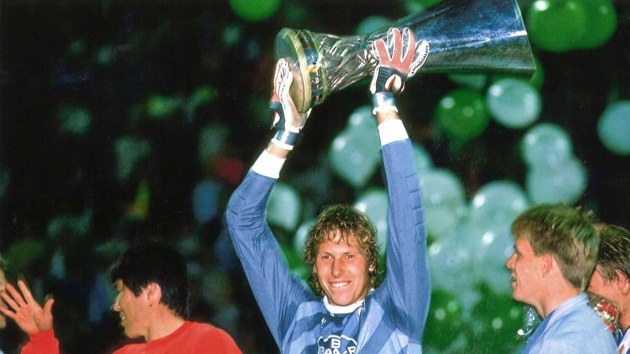 12 Schritte zum Triumph: Bayer 04 gewinnt den UEFA-Cup backdrop