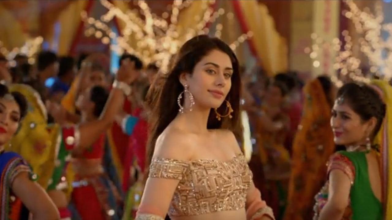 Loveyatri backdrop