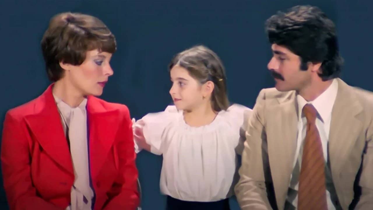 Evlidir Ne Yapsa Yeridir backdrop