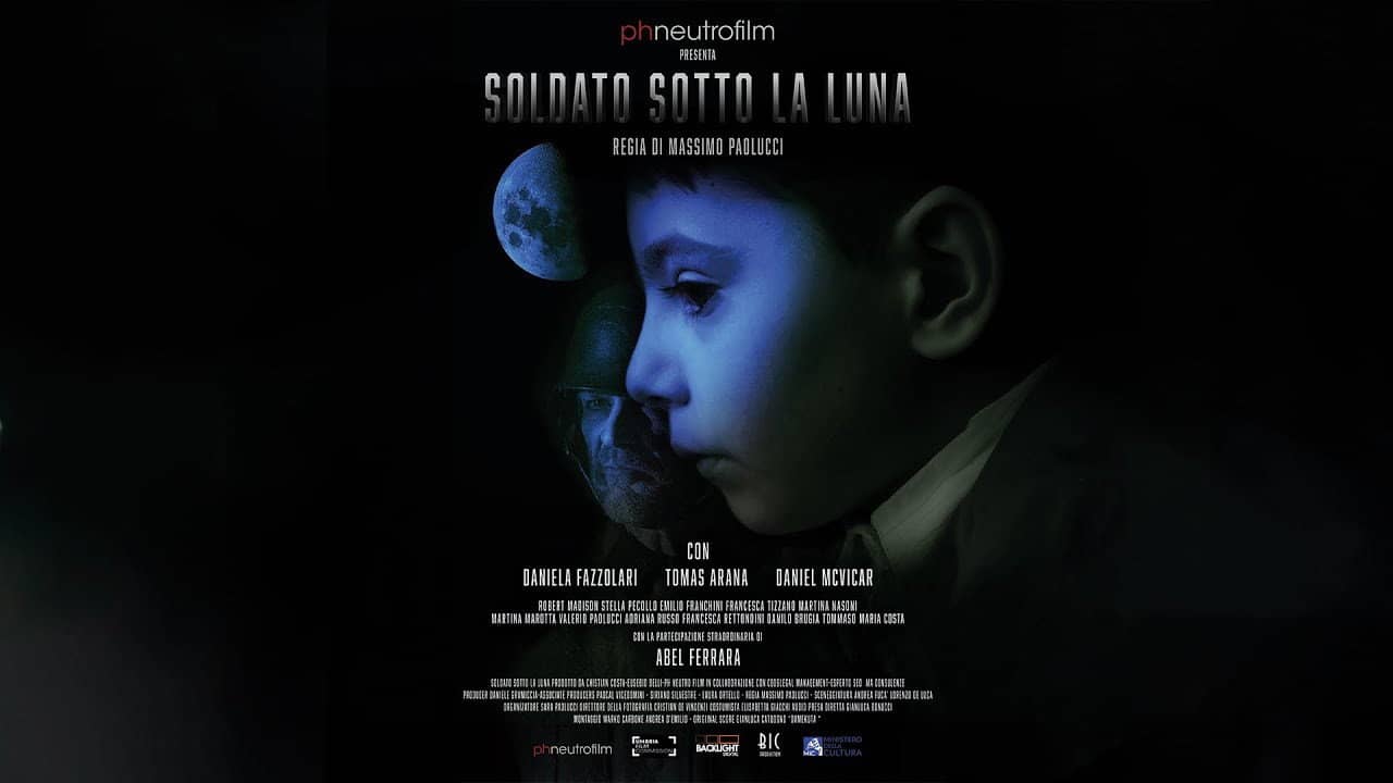 Soldato sotto la luna backdrop