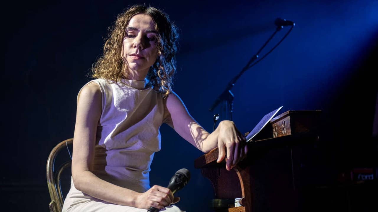 PJ Harvey @ L'Olympia, Paris backdrop