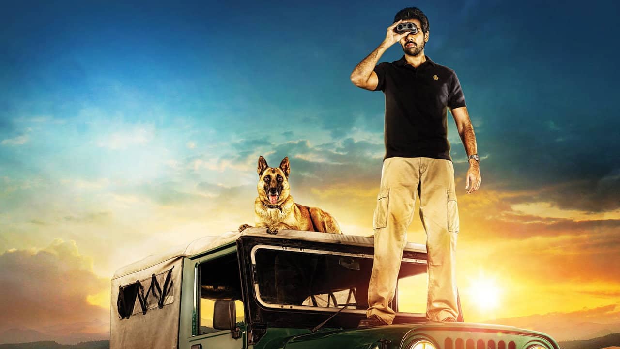 Naaigal Jaakirathai backdrop
