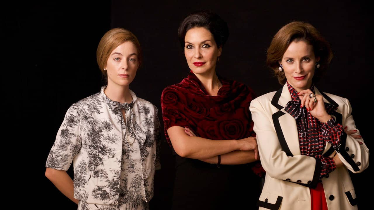3 Mulheres Pós-Revolução backdrop