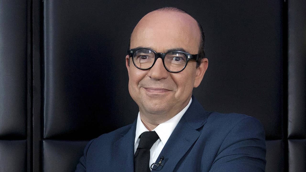 Les faits Karl Zéro backdrop