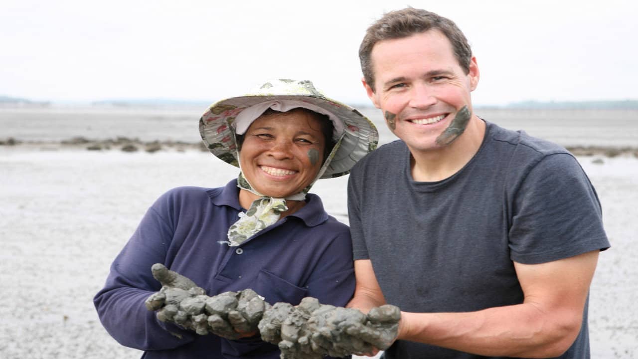 Extreme Cuisine with Jeff Corwin backdrop