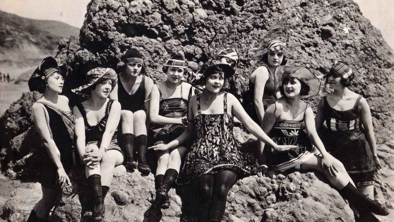 Why Beaches Are Popular backdrop