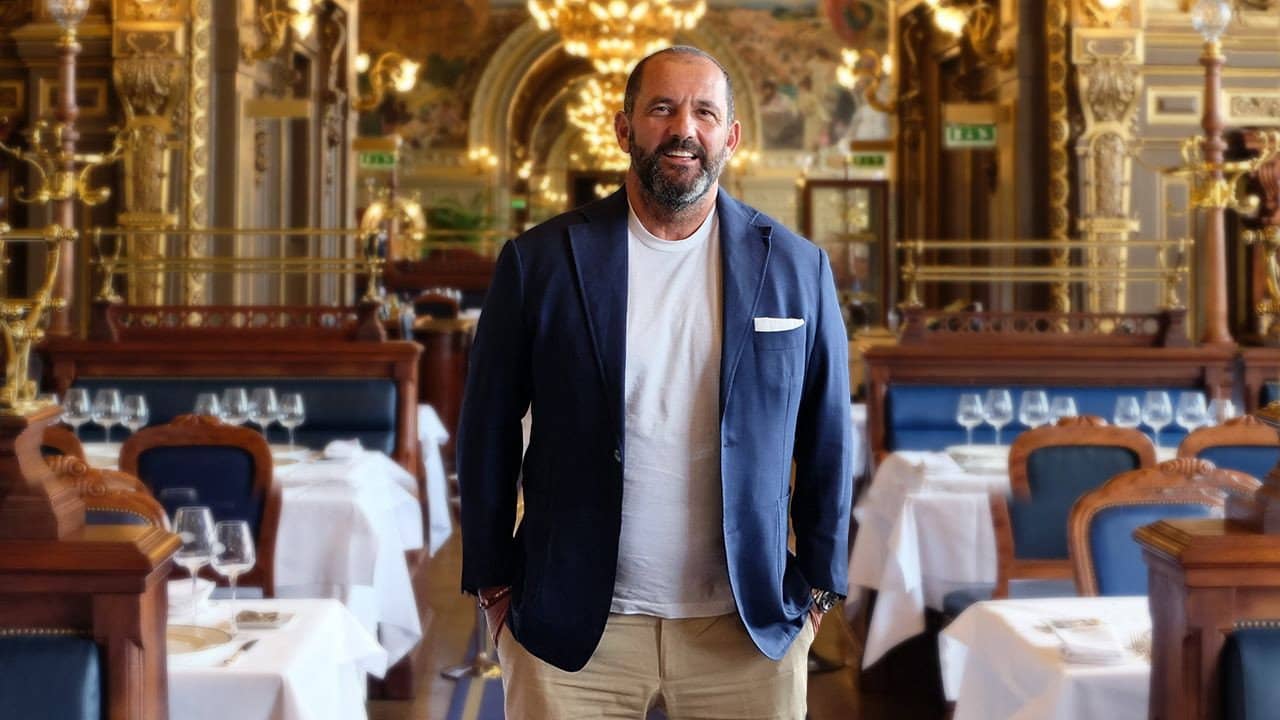 Guillaume's Paris backdrop