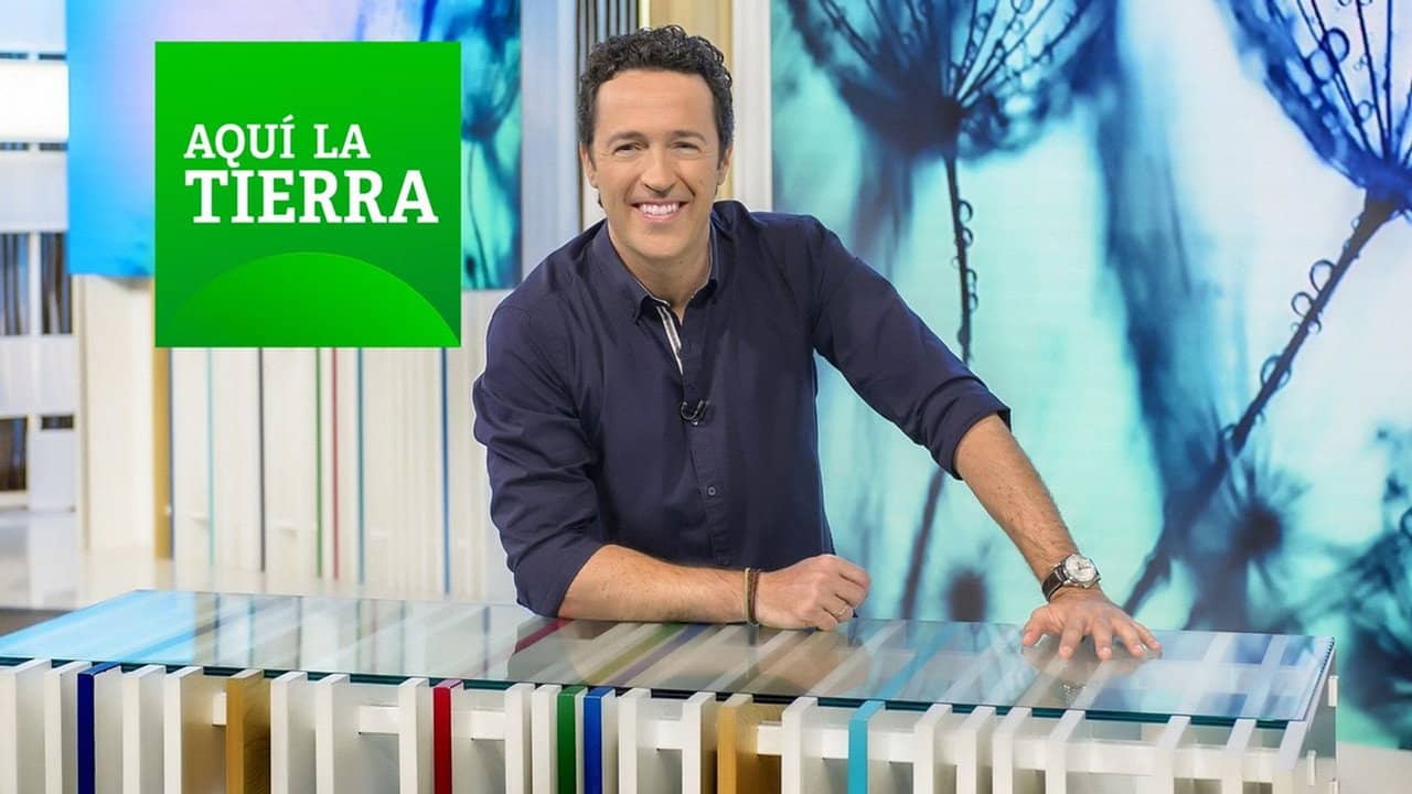 Aquí la Tierra backdrop
