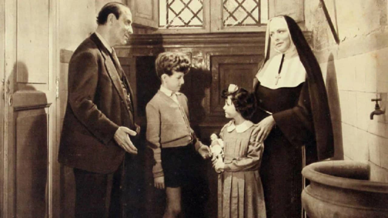 La figlia della Madonna backdrop