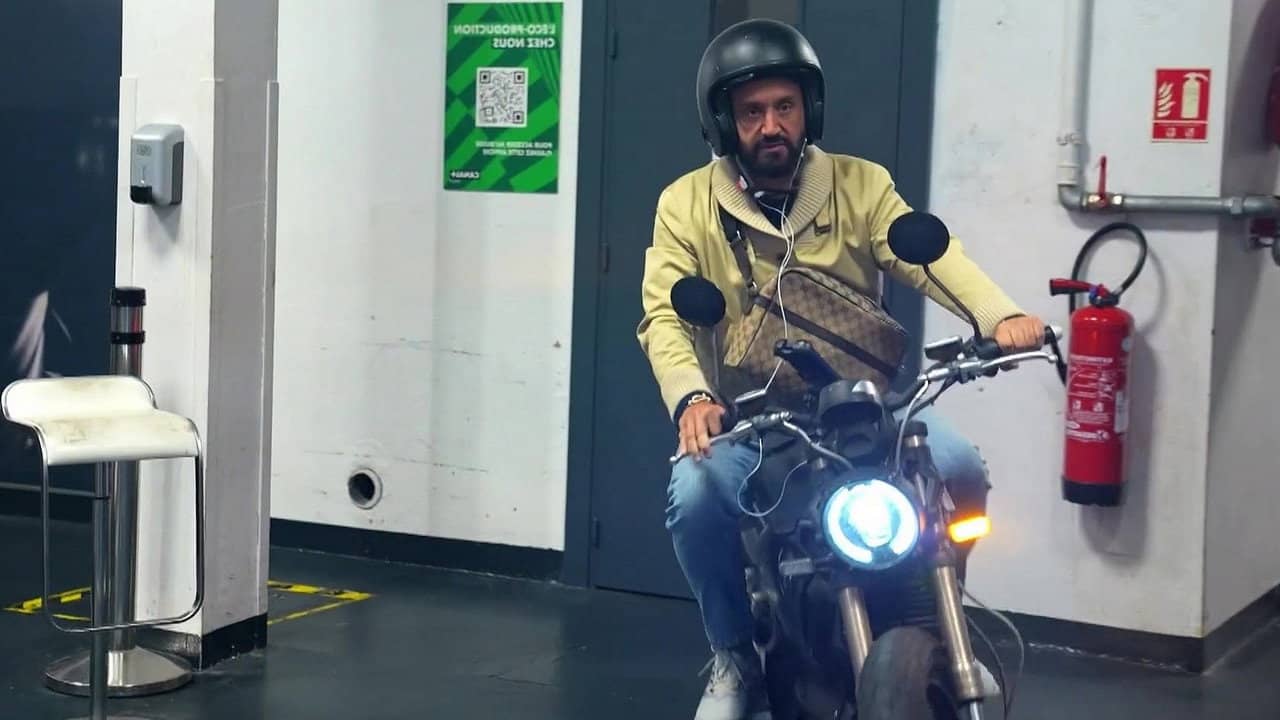 Inside TPMP : les coulisses du talk n°1 backdrop