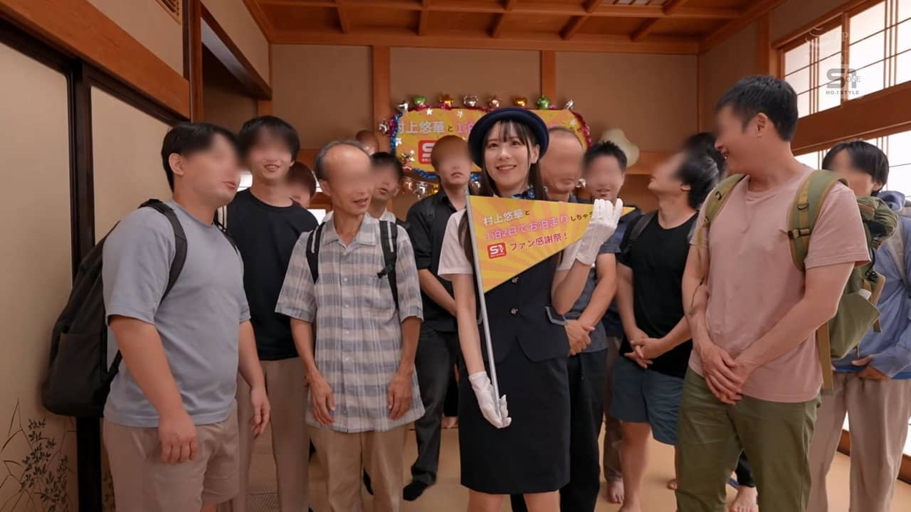 元バスガイド村上悠華の48時間セクハラOKファン感謝バスツアー 憧れAV女優の美顔・柔乳・近い距離感にシロウト男子大暴走！ザーメン22発も受け止める大乱交祭り backdrop