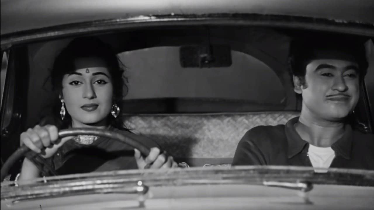 Chalti Ka Naam Gaadi backdrop
