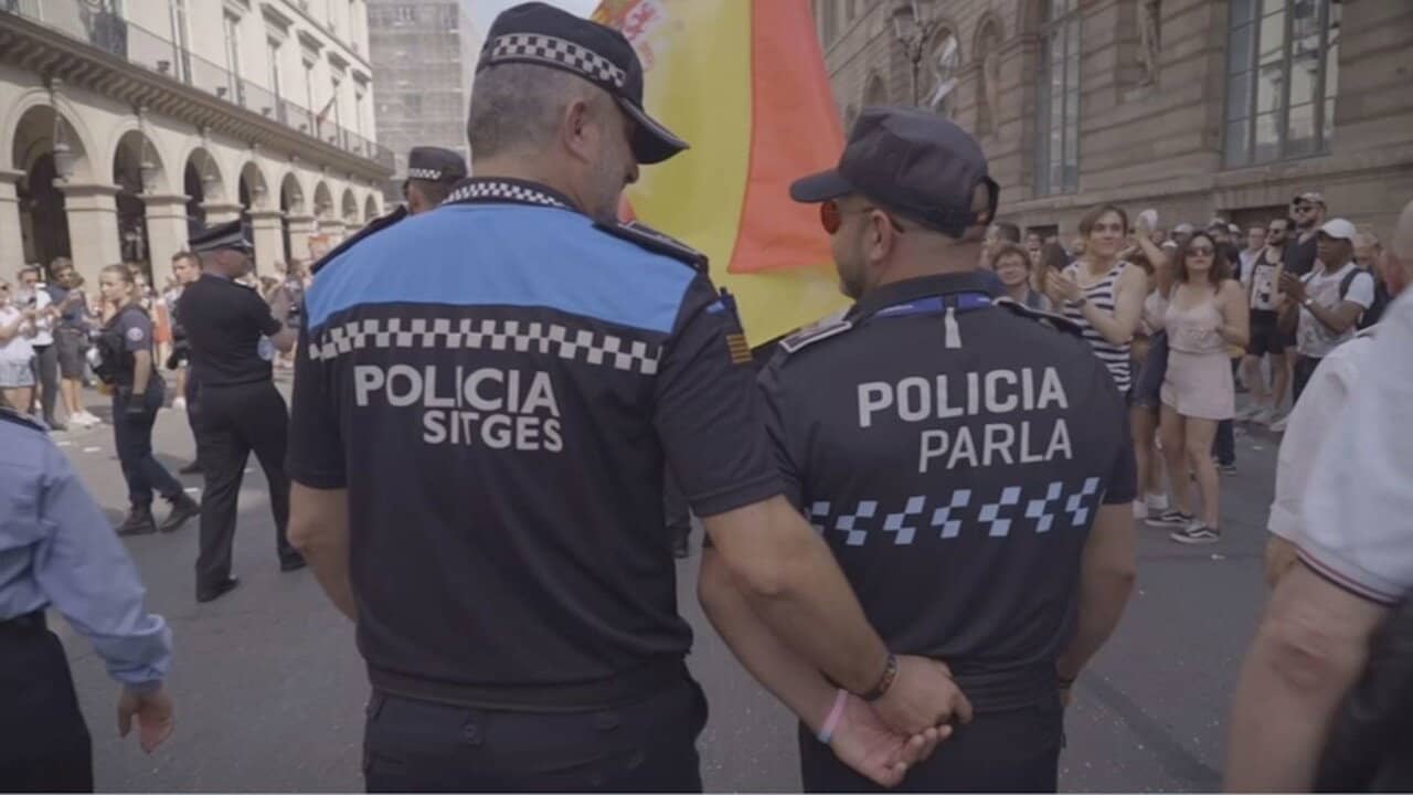 Coming out dans la police backdrop