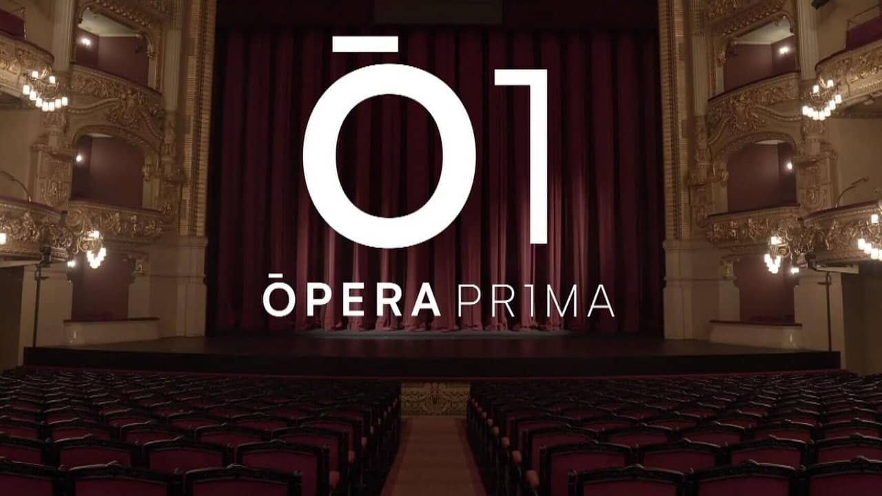 Òpera prima backdrop