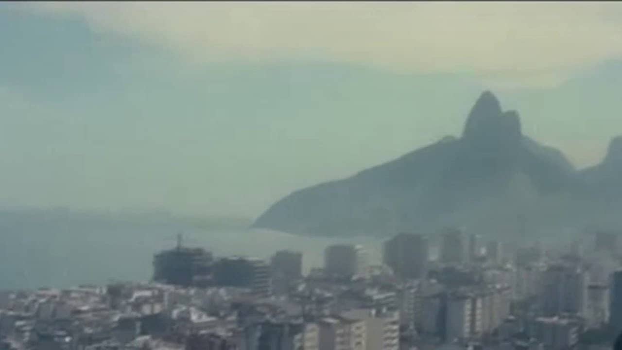 Copacabana, Mon Amour: A Restauração backdrop