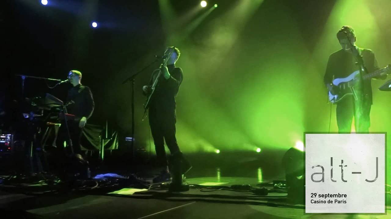 Alt-J, Casino de Paris backdrop