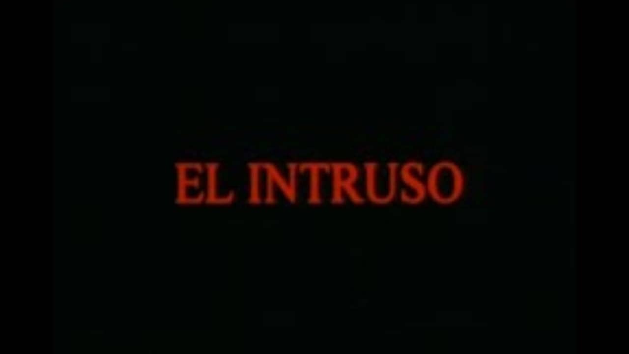 El Intruso backdrop