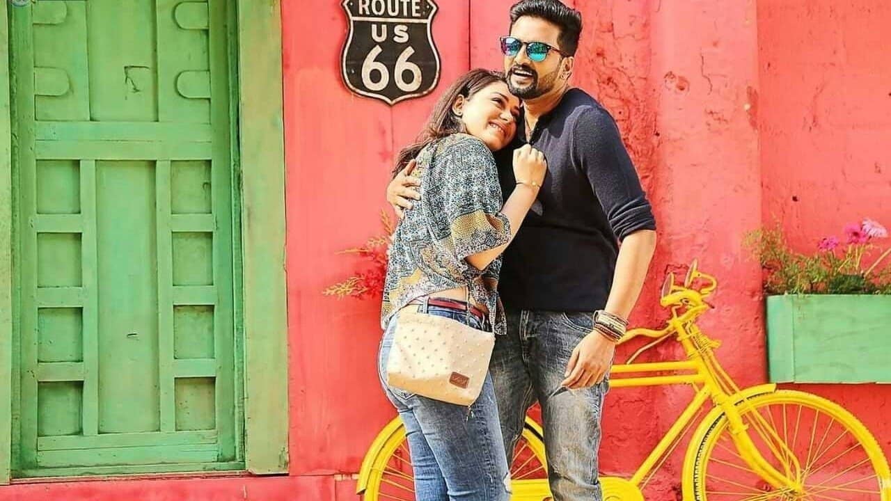 Dhilluku Dhuddu backdrop
