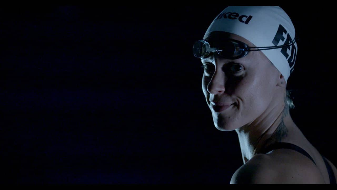 Federica Pellegrini - Underwater backdrop