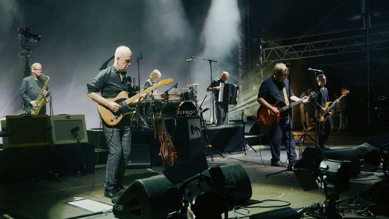 Element of Crime in Wenn es dunkel und kalt wird in Berlin backdrop
