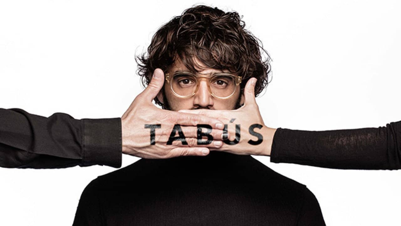 Tabús backdrop