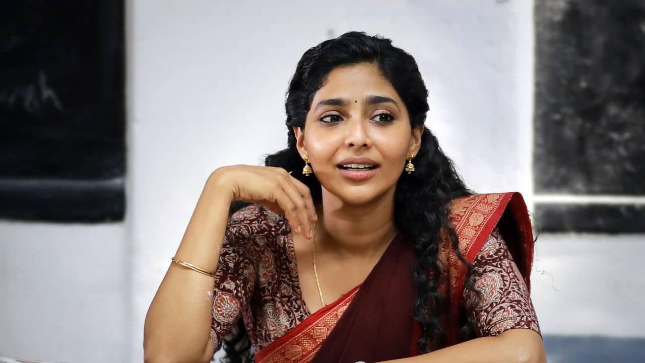 Archana 31 Not Out backdrop