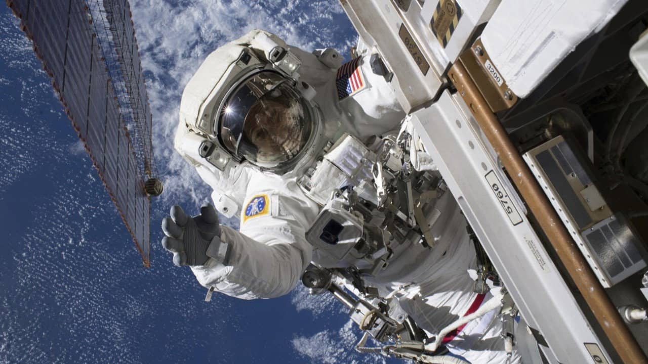 Les maîtres de l'espace backdrop