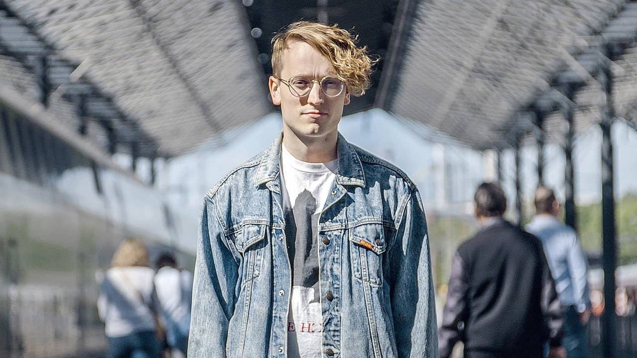 Outside the Box with Axel Åhman backdrop
