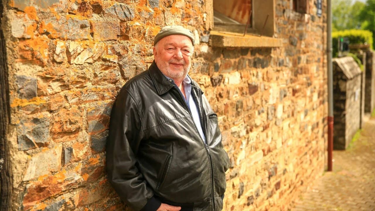 Bernard Mabille à La nouvelle Ève backdrop