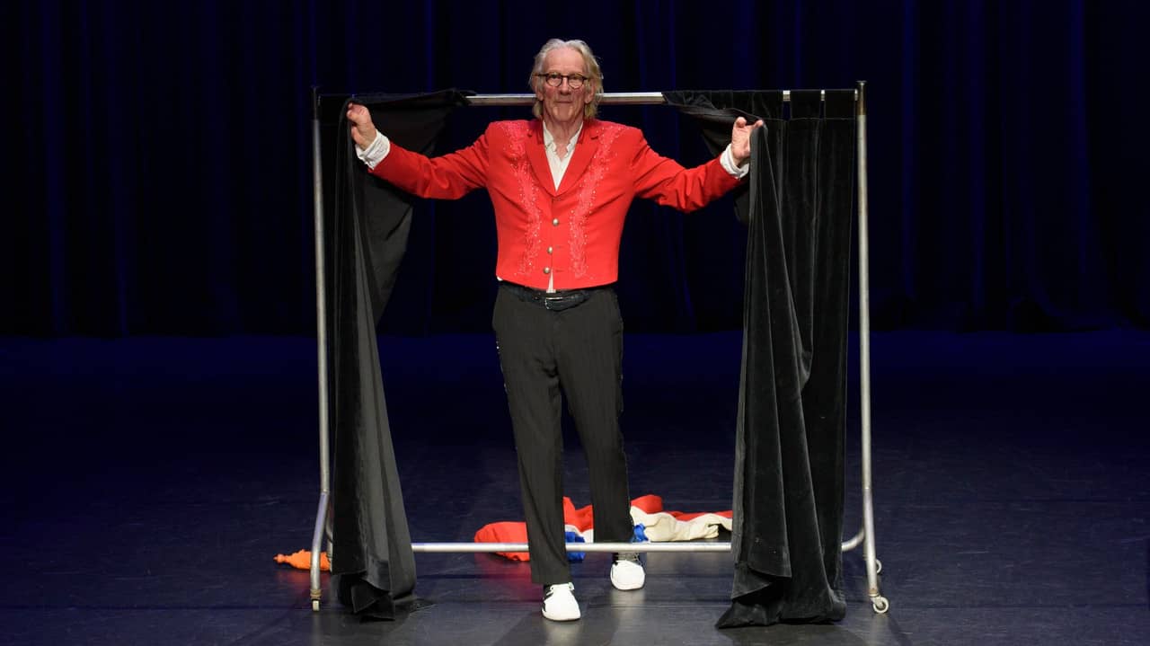 Freek de Jonge: De Schreef backdrop