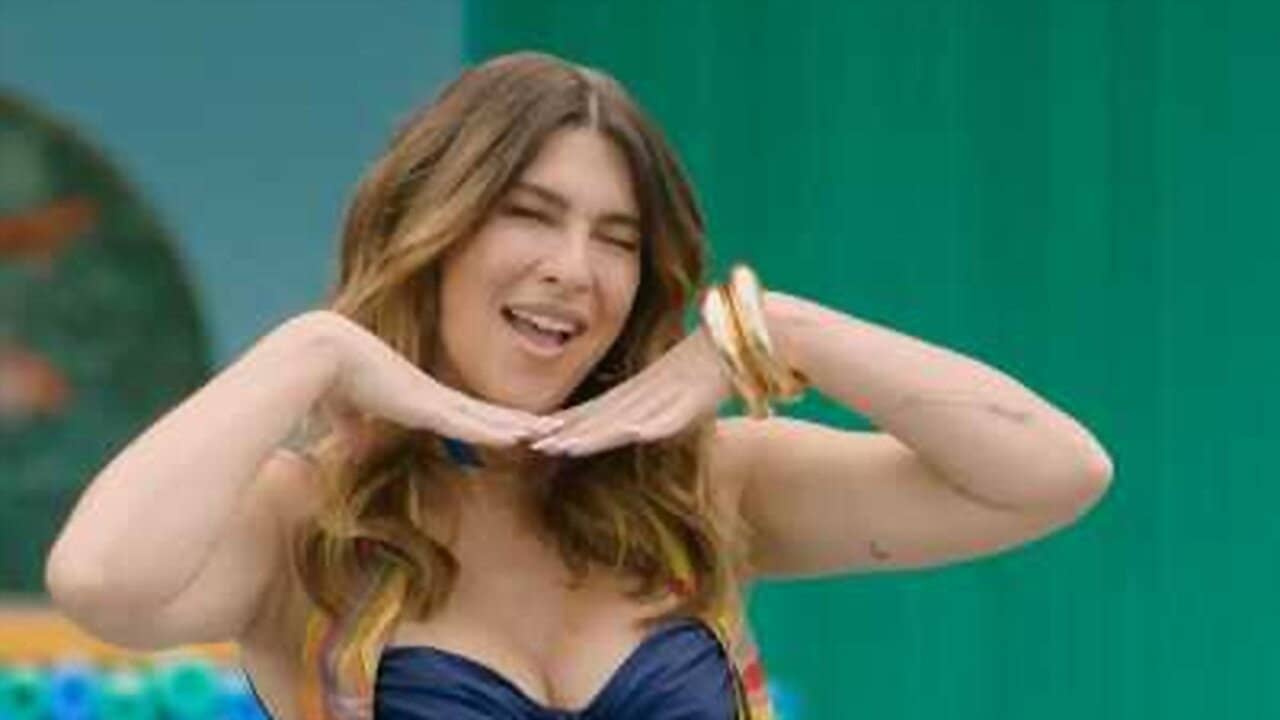 Na Piscina, Com Fê Paes Leme backdrop