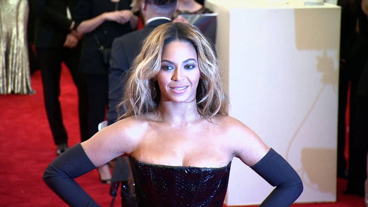 Beyonce: Queen B backdrop