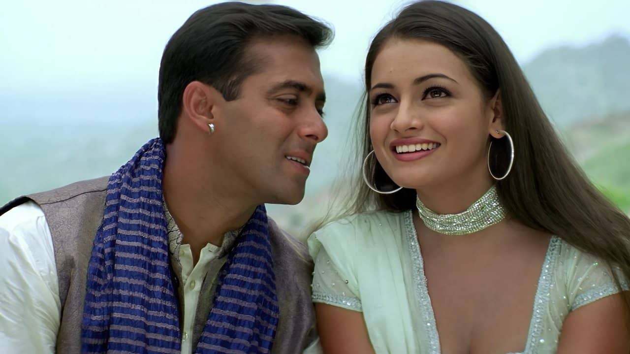 Tumko Na Bhool Paayenge backdrop